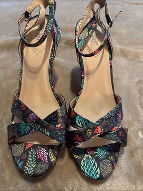 Women’s Tropical Print Ankle-Strap Sandals - Black